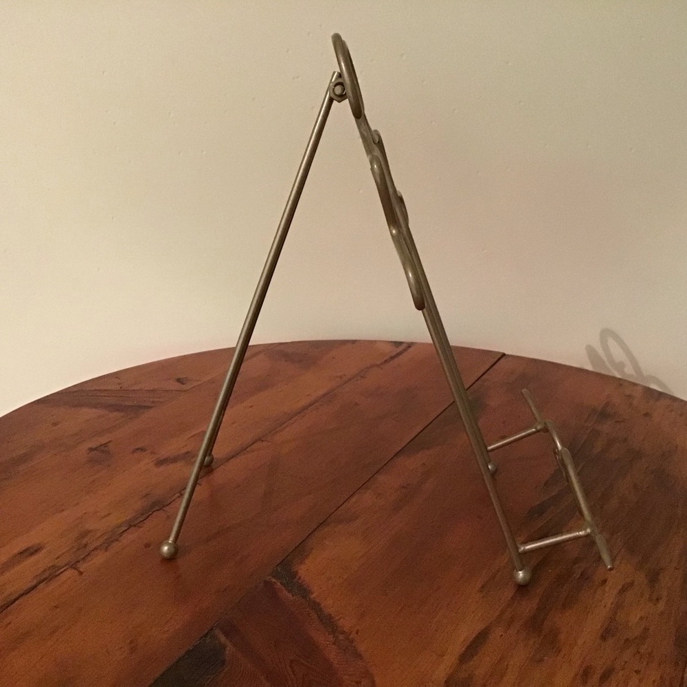 Decorative Metal Easels in Bronze and Gold - Picture 6 of 6
